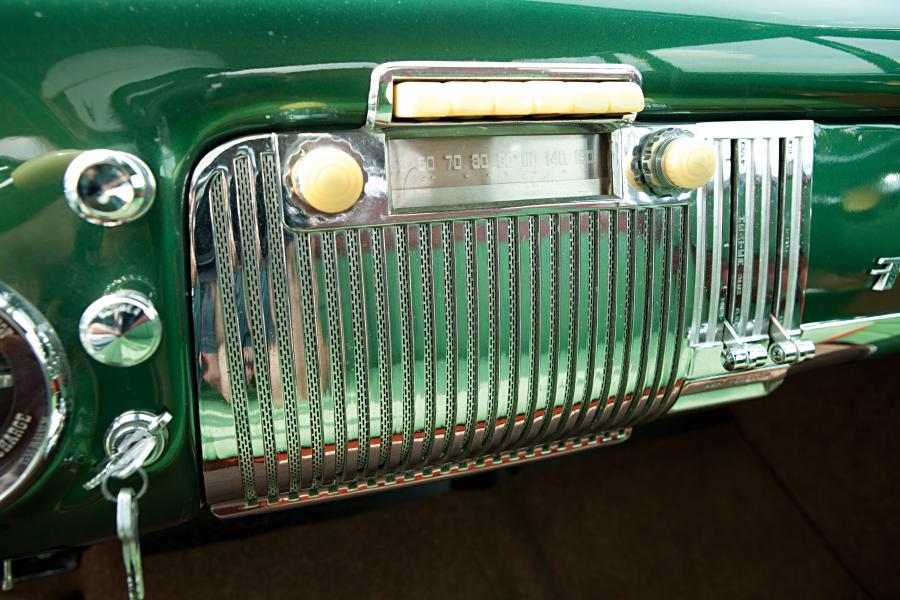 Детали интерьера Frazer Manhattan Hardtop Sedan (F5161) 1951 года  (фото 6 из 25)